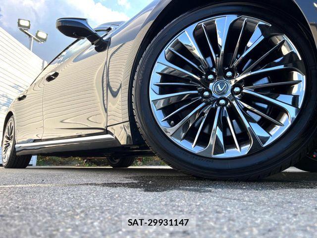 Lexus LS 2018-05 8230625-17