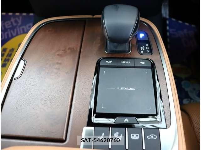 Lexus LS 2021-03 8245724-24