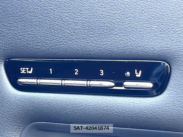 Lexus LS 2018-02 8366737-7