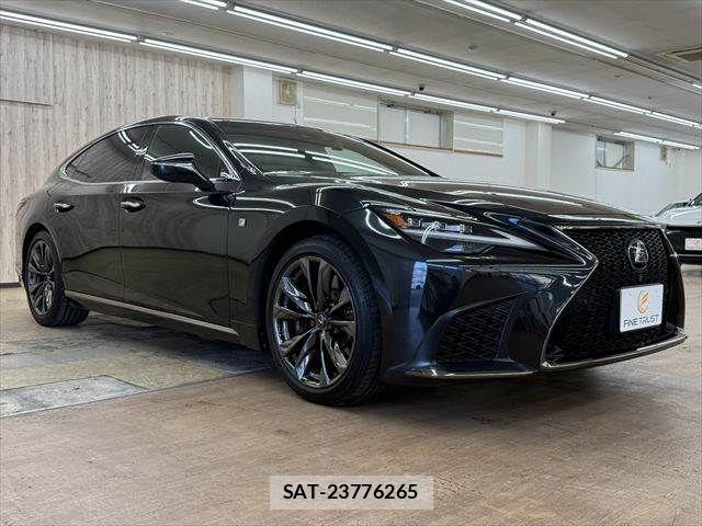 Lexus LS 2021-06 8366733-15