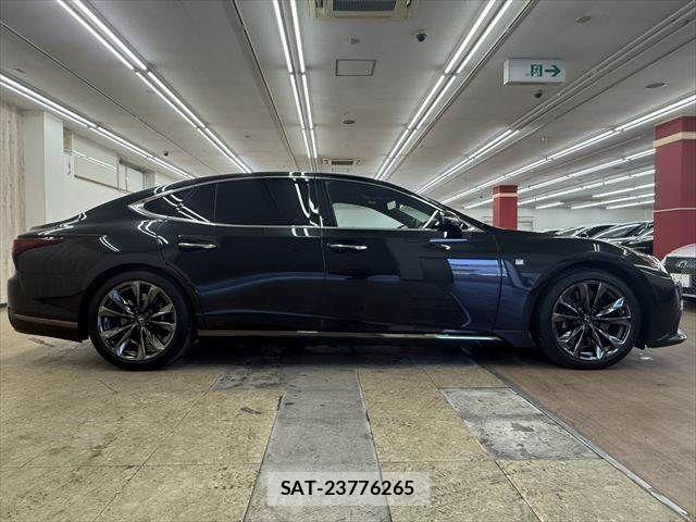 Lexus LS 2021-06 8366733-16