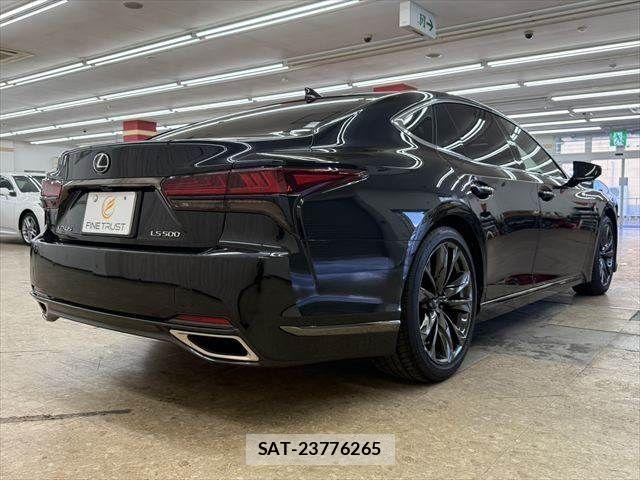 Lexus LS 2021-06 8366733-17