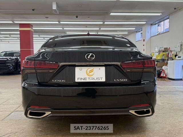 Lexus LS 2021-06 8366733-18