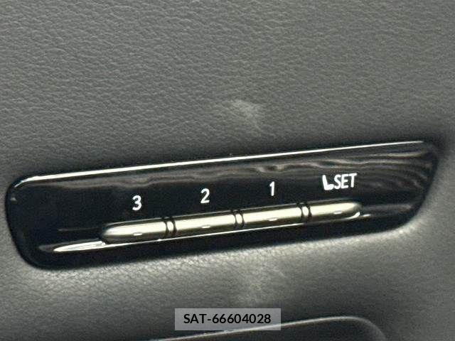 Lexus LS 2020-02 8485640-9