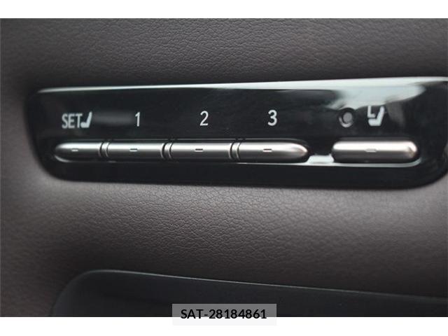 Lexus LS 2018-04 8796480-4