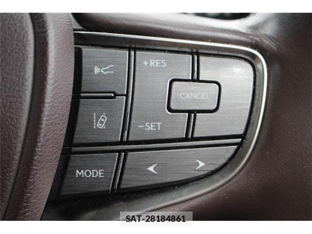 Lexus LS 2018-04 8796480-5