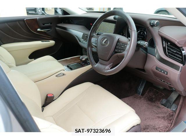 Lexus LS 2019-09 8880510-15
