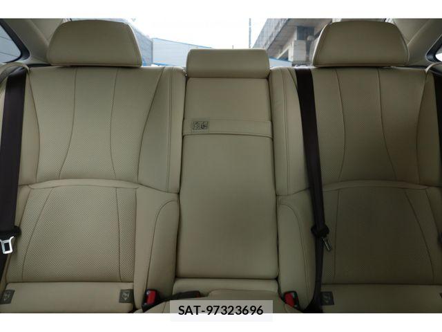 Lexus LS 2019-09 8880510-17