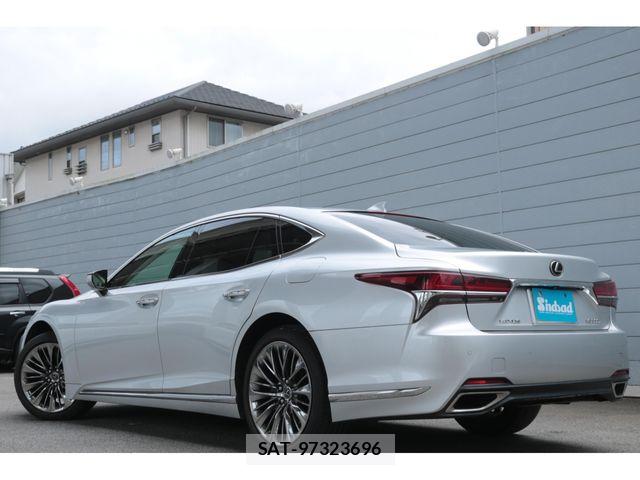 Lexus LS 2019-09 8880510-1