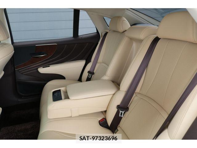 Lexus LS 2019-09 8880510-19