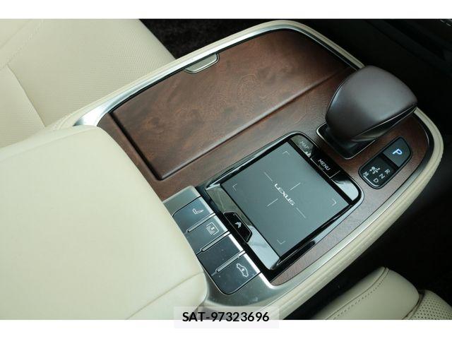 Lexus LS 2019-09 8880510-24