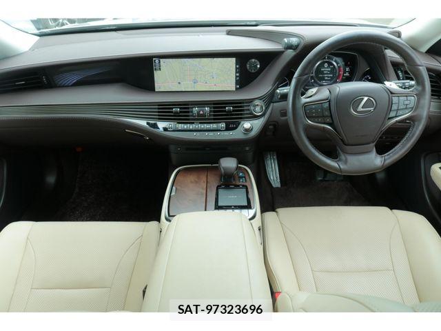 Lexus LS 2019-09 8880510-2