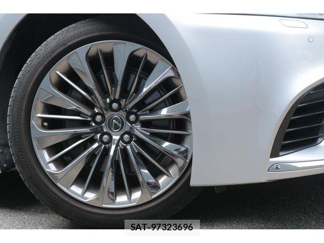 Lexus LS 2019-09 8880510-3
