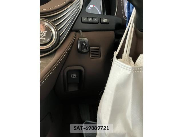 Lexus LS 2017-12 8880514-19