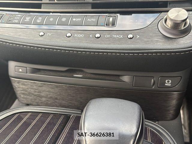Lexus LS 2019-09 8880512-12