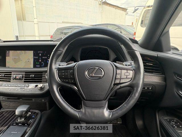 Lexus LS 2019-09 8880512-1