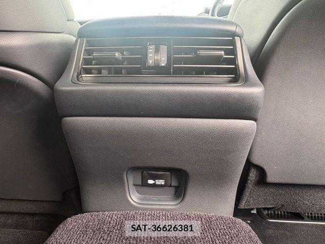 Lexus LS 2019-09 8880512-23