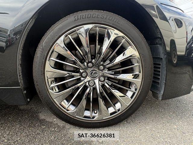Lexus LS 2019-09 8880512-27