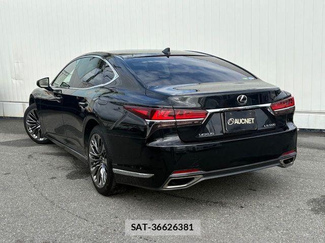 Lexus LS 2019-09 8880512-2
