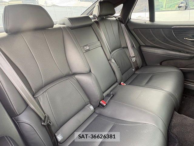 Lexus LS 2019-09 8880512-5