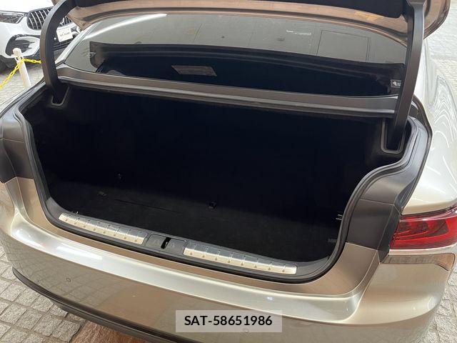 Lexus LS 2018-06 8883848-5