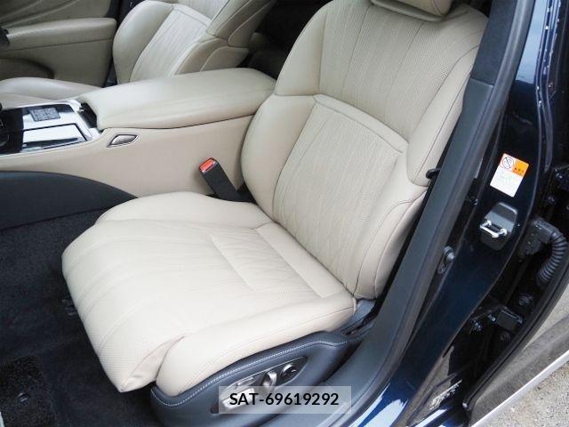 Lexus LS 2023-03 4964461-11