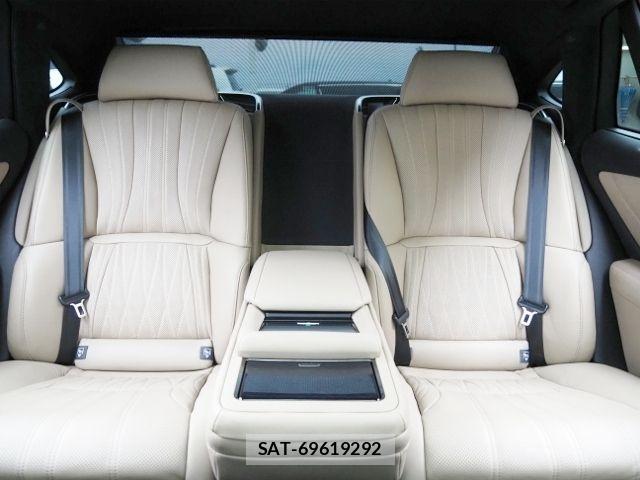 Lexus LS 2023-03 4964461-12