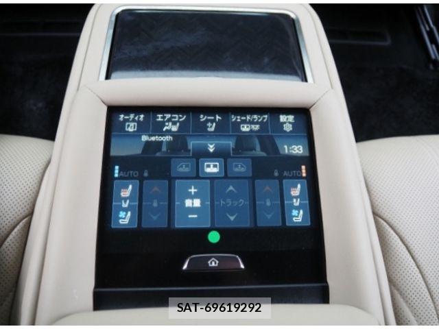 Lexus LS 2023-03 4964461-13