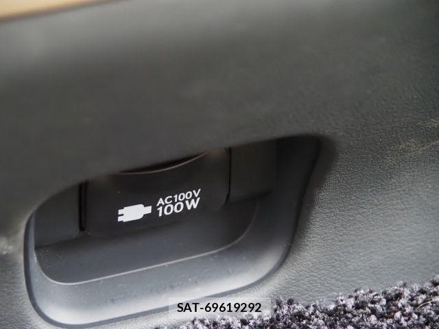 Lexus LS 2023-03 4964461-14
