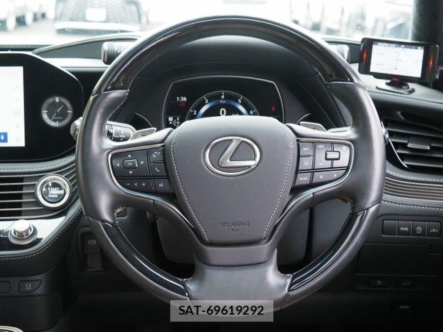 Lexus LS 2023-03 4964461-16