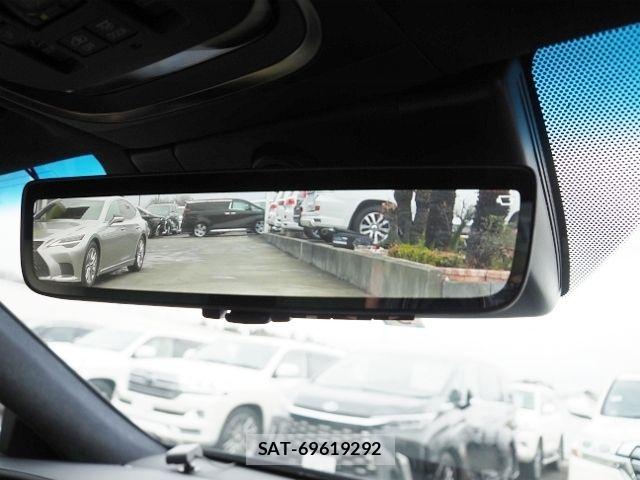 Lexus LS 2023-03 4964461-26