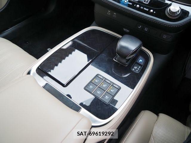 Lexus LS 2023-03 4964461-27