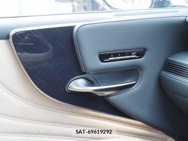 Lexus LS 2023-03 4964461-29