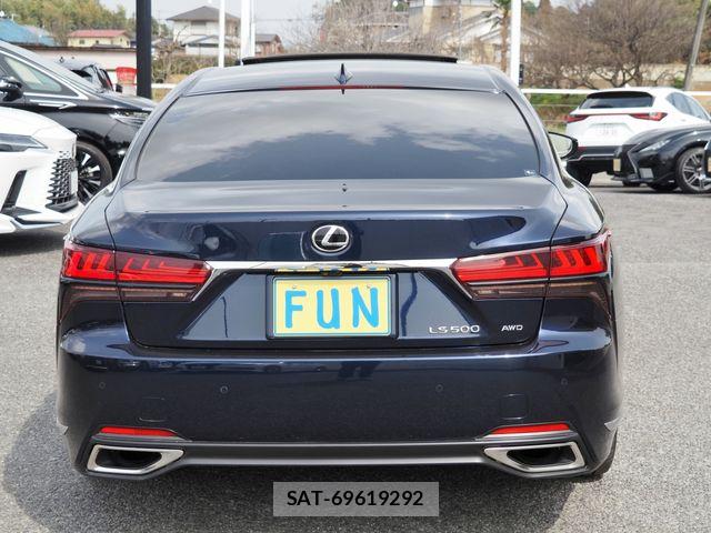 Lexus LS 2023-03 4964461-6