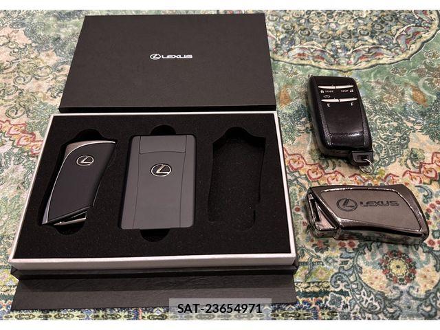 Lexus LS 2018-07 7059268-25