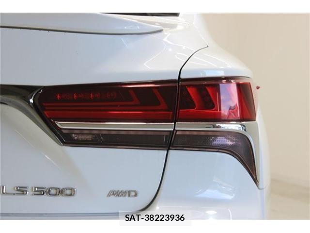 Lexus LS 2018-10 7220984-18