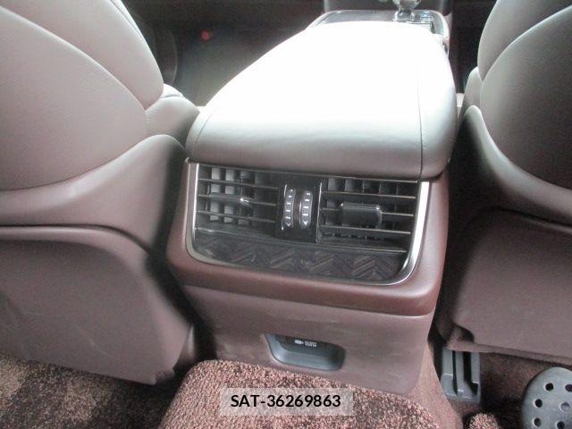 Lexus LS 2018-01 7358502-11