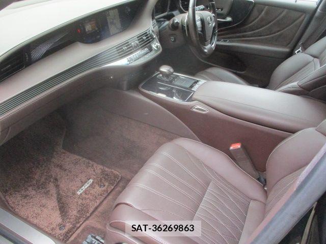 Lexus LS 2018-01 7358502-14