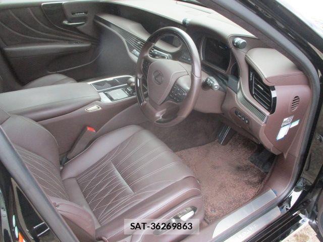 Lexus LS 2018-01 7358502-1