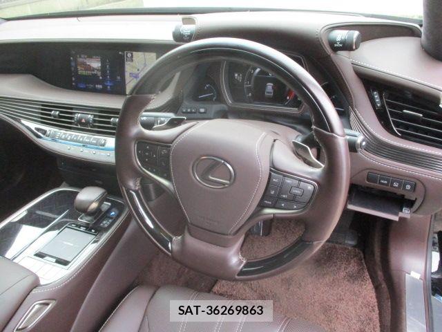 Lexus LS 2018-01 7358502-19