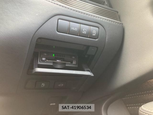 Lexus LS 2020-03 7455408-15