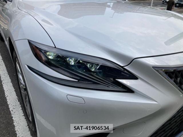 Lexus LS 2020-03 7455408-17