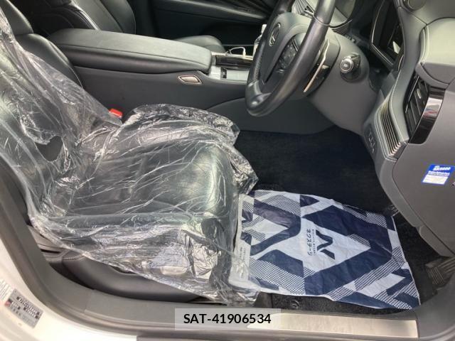 Lexus LS 2020-03 7455408-18