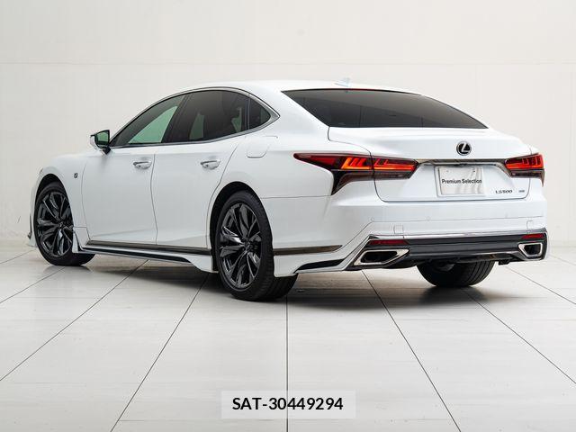 Lexus LS 2023-10 7877357-10