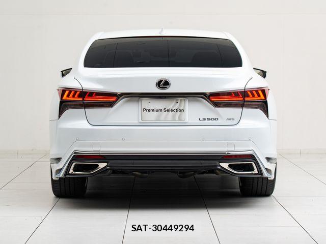 Lexus LS 2023-10 7877357-11