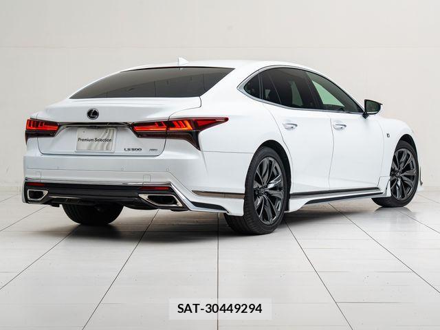 Lexus LS 2023-10 7877357-12