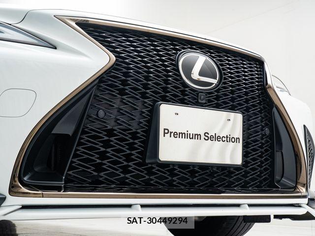 Lexus LS 2023-10 7877357-14