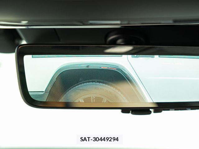 Lexus LS 2023-10 7877357-16