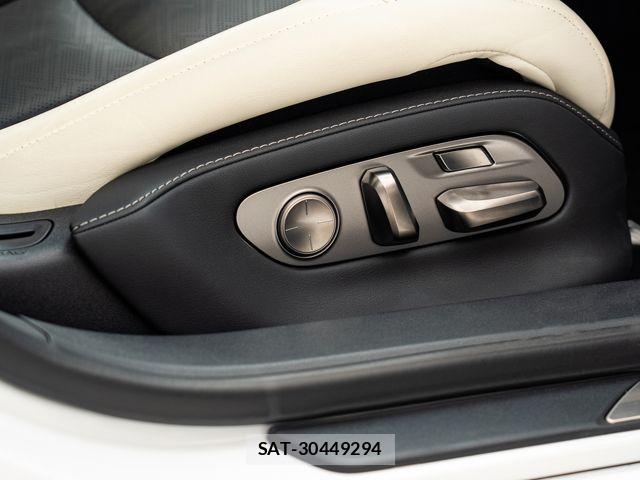 Lexus LS 2023-10 7877357-17
