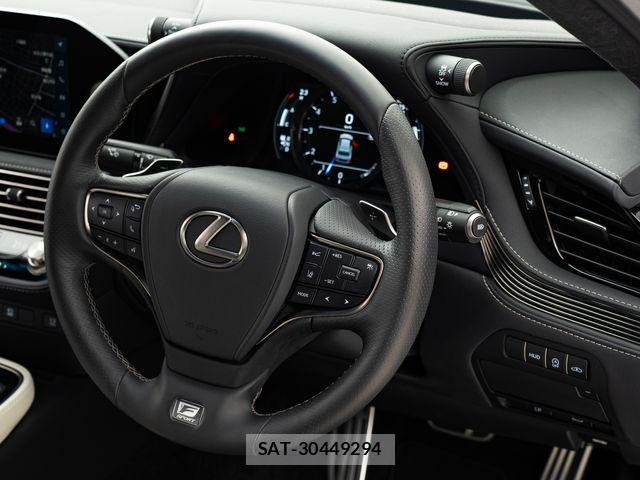 Lexus LS 2023-10 7877357-18